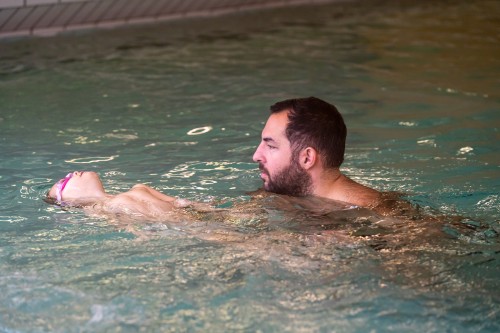 Quelles sont les étapes pour apprendre à nager, pour enfant et adultes
